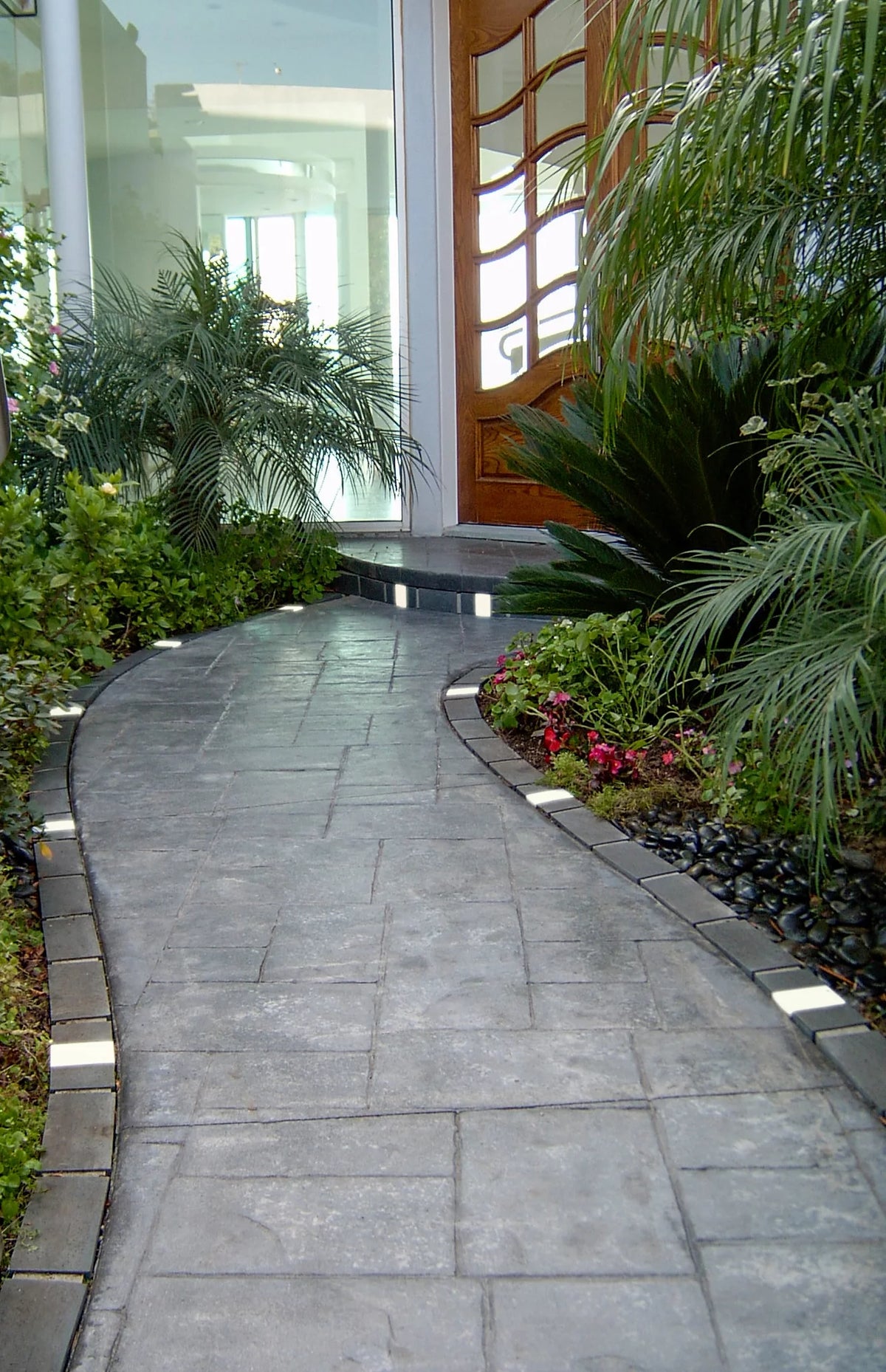 Decorative Plastic Brick Edging with 4 Built-in Solar Lights, Terra Cotta, 20-Foot Kit J211