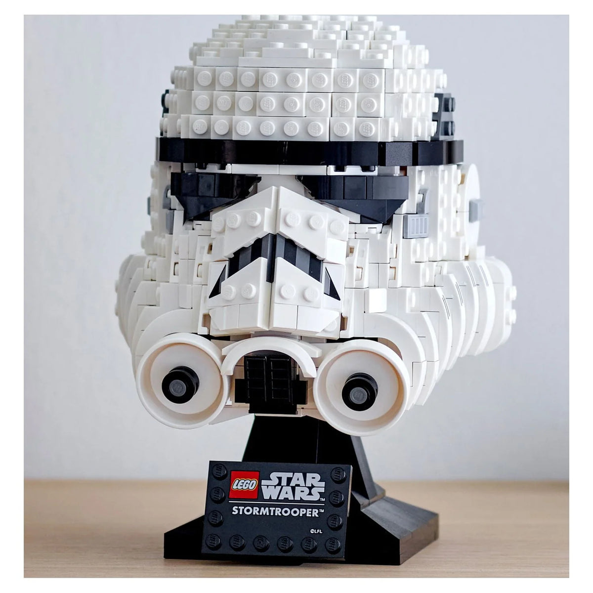 Star Wars Stormtrooper Helmet Building Kit (647 Pieces) M1518