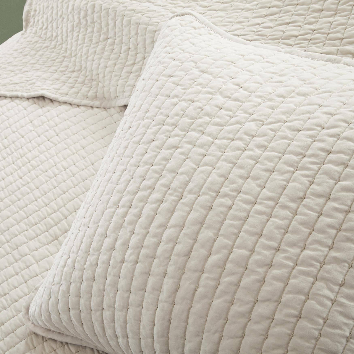 Light Cream 3 Piece King Coverlet Set R805
